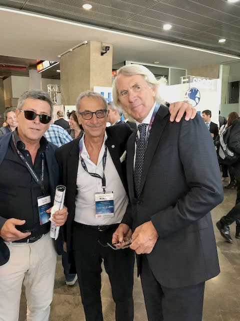 E. Castellacci e A. Tucciarione con J. Dvorak, chief Medical Officier della FIFA, durante una pausa del XXVI Congresso Isokinetic